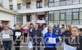 Protest la Casa Județeană de Asigurări de Sănătate Galați. Nicio surpriză, oamenii vor bani mai mulți