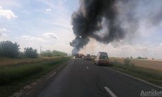 VIDEO/Accident groaznic pe DN22B. O cisternă cu benzină și un autoturism au luat foc, la fața locului sunt echipe din Brăila și Galați