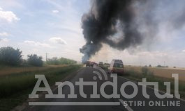 VIDEO/Accident groaznic pe DN22B. O cisternă cu benzină și un autoturism au luat foc, la fața locului sunt echipe din Brăila și Galați