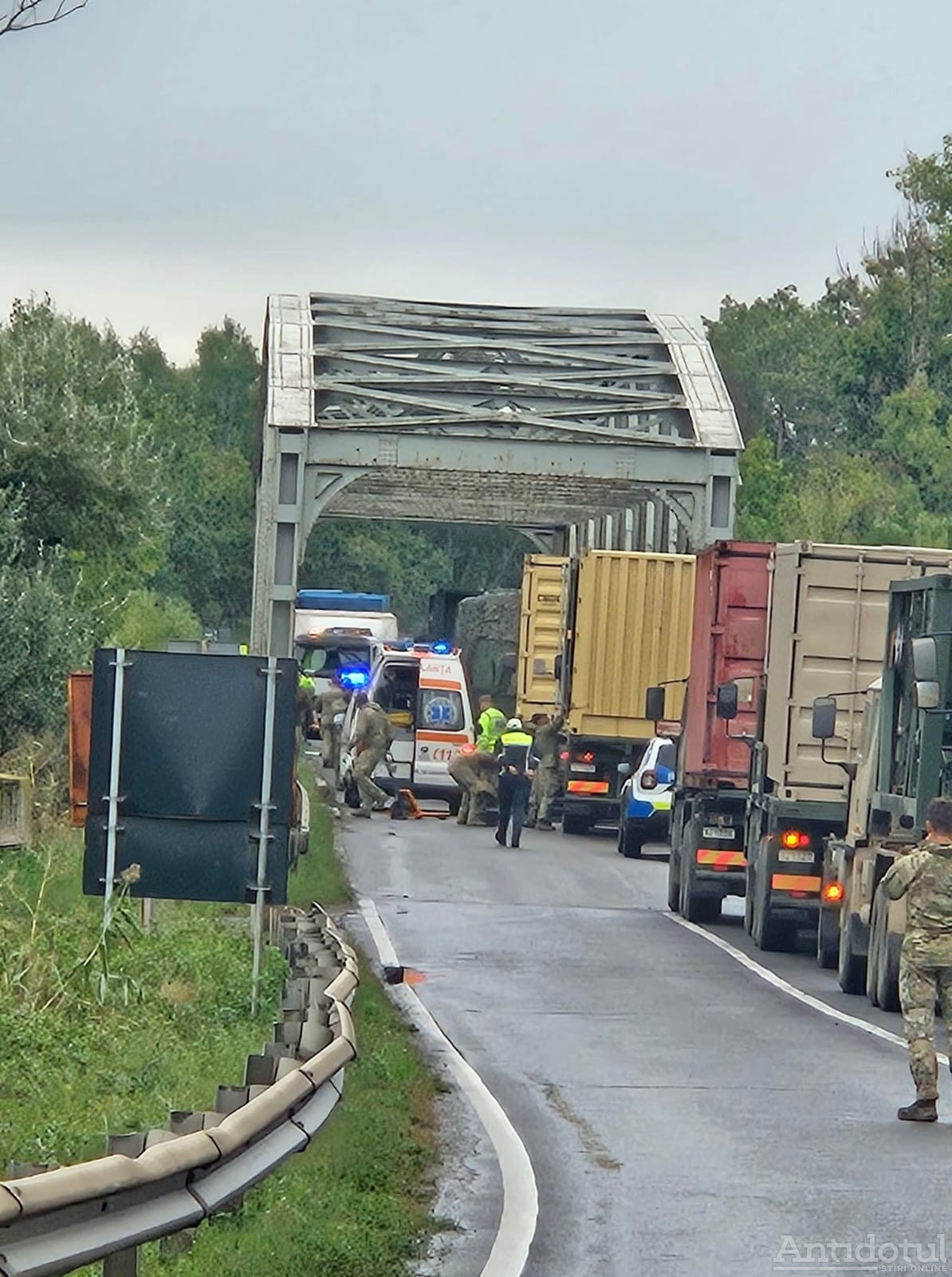 Convoaie militare, implicate într-un accident lângă podul de la Șendreni