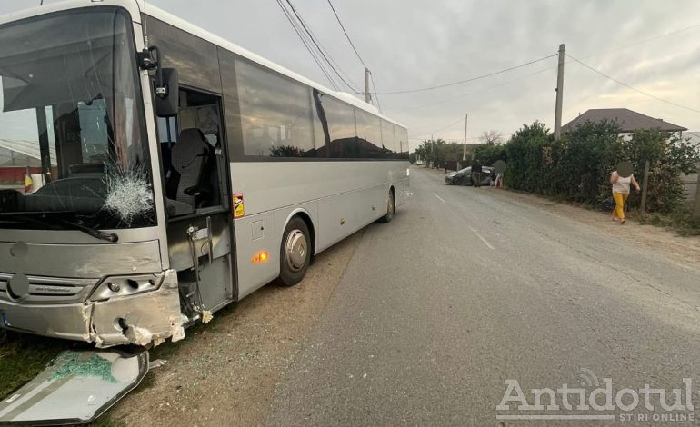 Autobuz școlar, cu 50 de copii în interior, implicat într-un accident la Matca