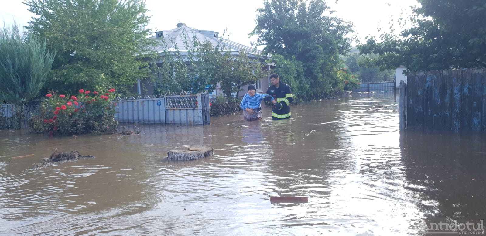 Inundațiile din Galați îmbogățesc firmele de asigurări