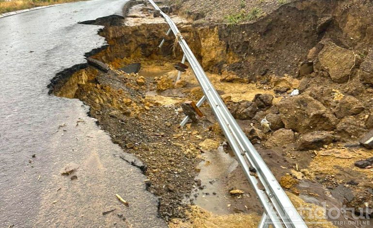 Pagube mari în infrastructura rutieră din județul Galați din cauza inundațiilor. Autoritățile județene cer ajutorul Guvernului