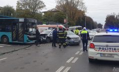 VIDEO/Un autobuz a lovit un autoturism în intersecția străzilor Rizer și Traian