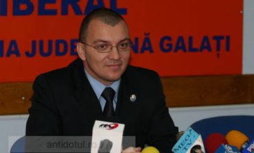 În lipsă de procese, avocatul Boldea mai schimbă cîte-o ţeavă pe la subsolul blocurilor