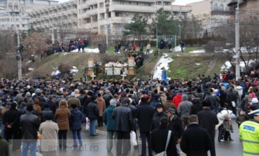 Casian a mărturisit în faţa mulţimii adunate de Bobotează: "sînt un păcătos şi un netrebnic"!