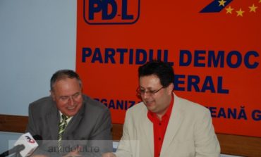 Mircea Toader şi Marius Necula au început acţiunea de împărţire a PDL-ului