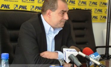 Viceprimarul cocalar îşi poartă ceasul la mîna dreaptă