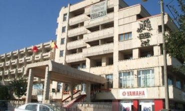 Primăria nu poate cumpăra Hotel Faleza de la Vega 93